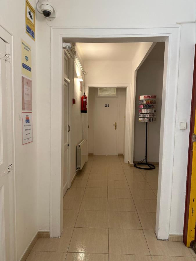 Youth - And Basic Drassanes Guest house