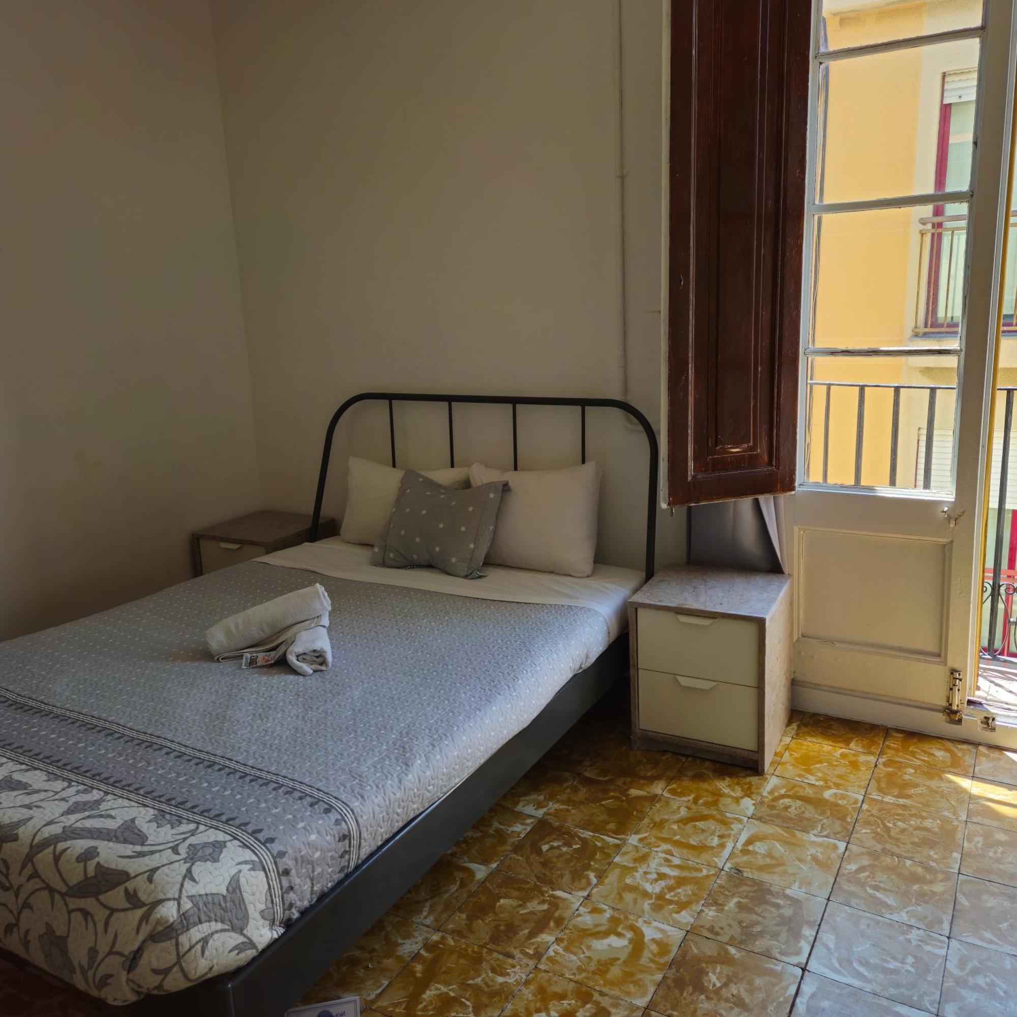 Youth - And Basic Drassanes Guest house 2*