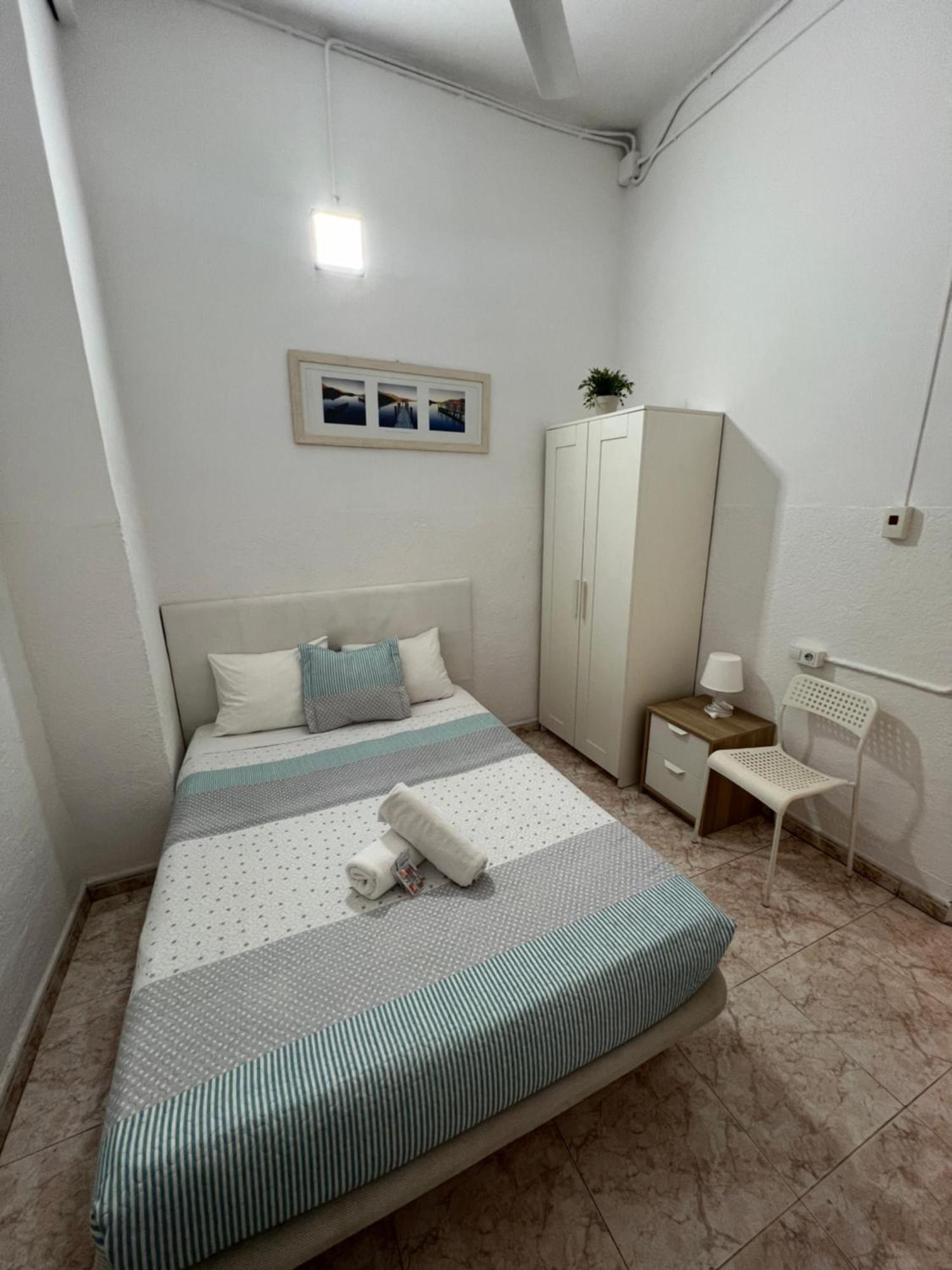 Guest house Youth - And Basic Drassanes 2*