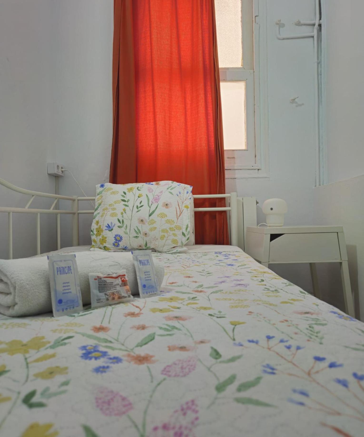 Youth - And Basic Drassanes Guest house Barcelona