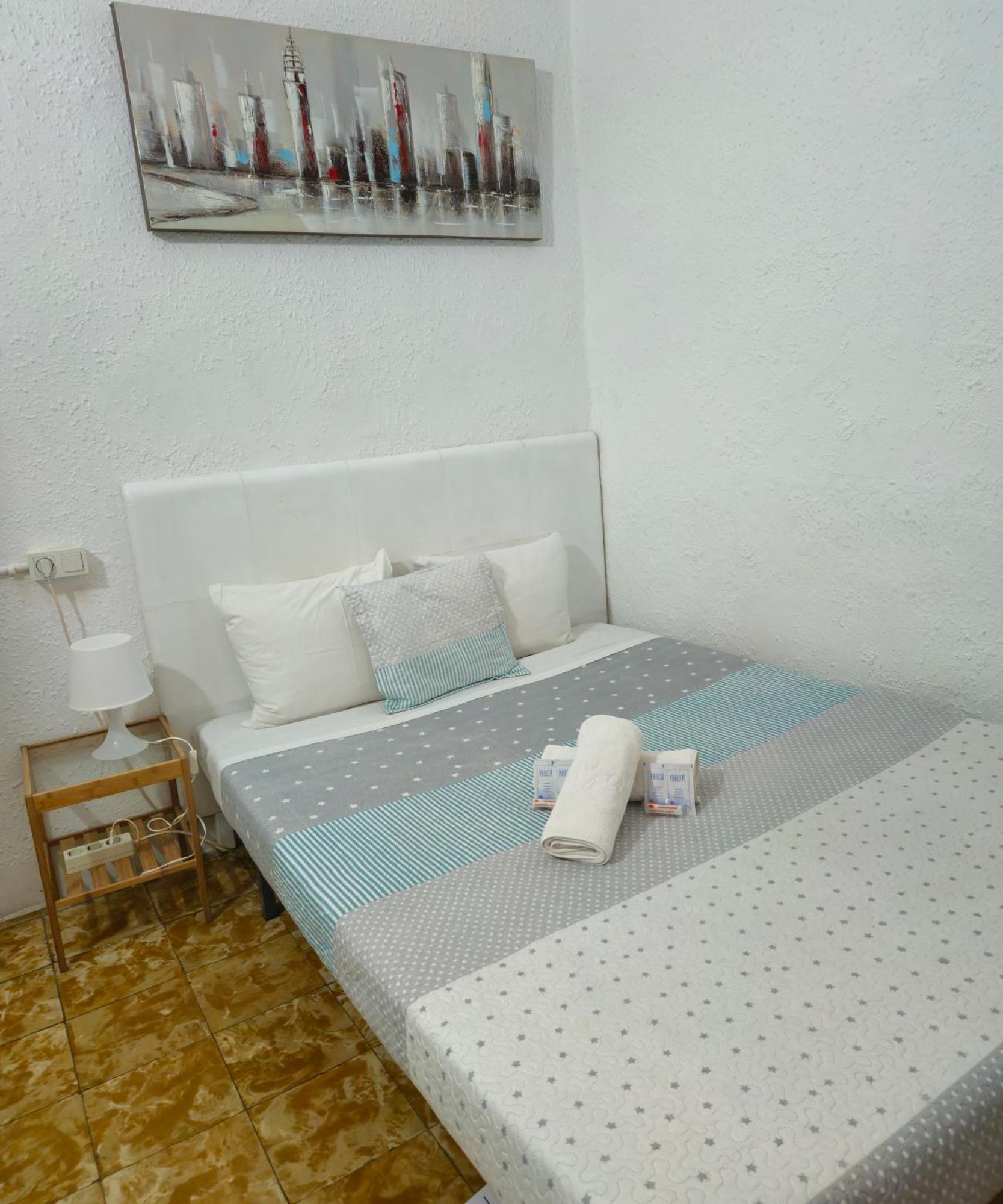 Youth - And Basic Drassanes Guest house 2*
